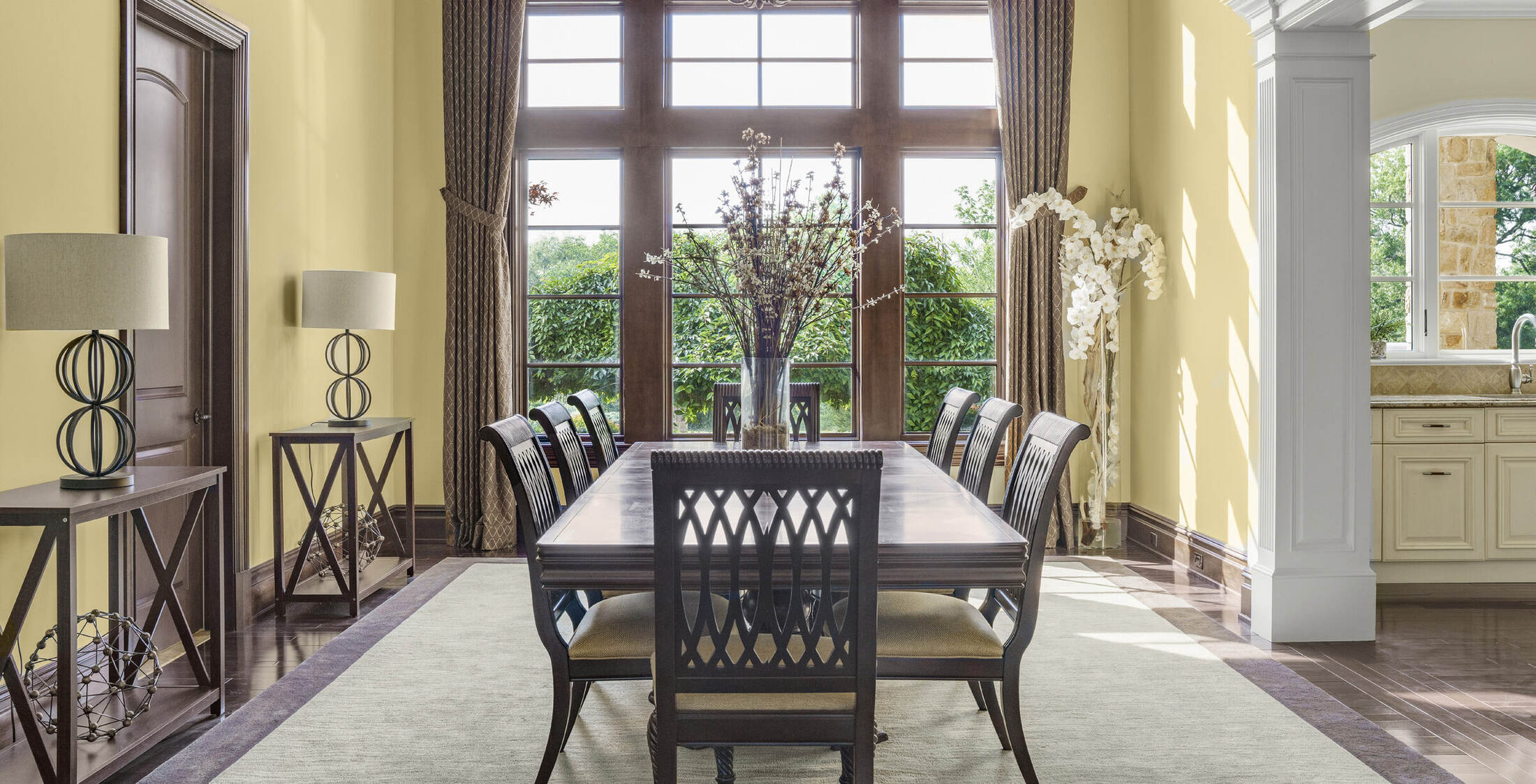 breakfast room beneath a beamed ceiling at The Princeton Preserve
